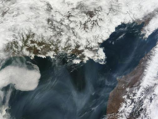 <p>Nubes sobre el mar de Okhotsk. / NASA</p>