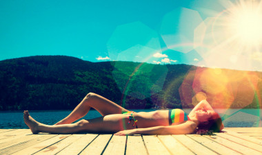 <p>Más de tres horas después de tomar el sol se pueden producir lesiones en el ADN que provocan cáncer de piel. / Fotolia</p>