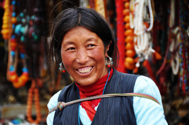 <p>Mujer tibetana. / <a href="https://www.flickr.com/photos/kholkute/4798117758/sizes/o/in/photostream/" target="_blank">Prasad Kholkute </a></p>