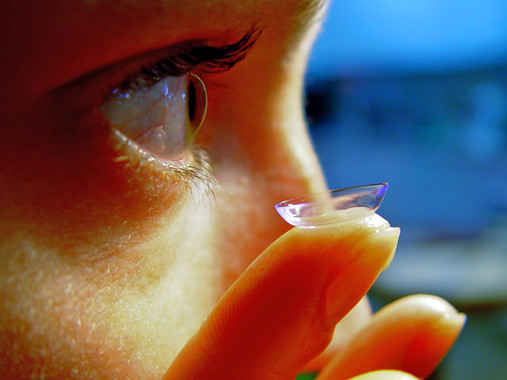 <p>Usuaria de lentes de contacto. / Etan J.</p>