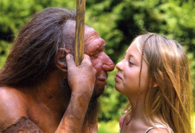 <p>Hasta hace algunas decenas de miles de años, nuestra especie, el <em>Homo sapiens</em>, compartió el territorio y probablemente ideas y parejas con otras especies, como los neandertales. / Neanderthal Museum</p>