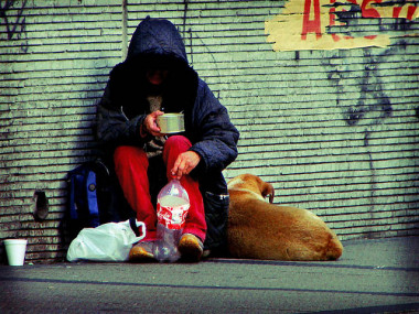 <p>Tener menos recursos hace que la gente se enfoque más en sus problemas inmediatos y descuide los menos urgentes. Imagen: <a href="http://www.flickr.com/photos/21008647@N02/4013557566/in/set-72157613443642136" target="_blank">e photonadadoru</a></p>