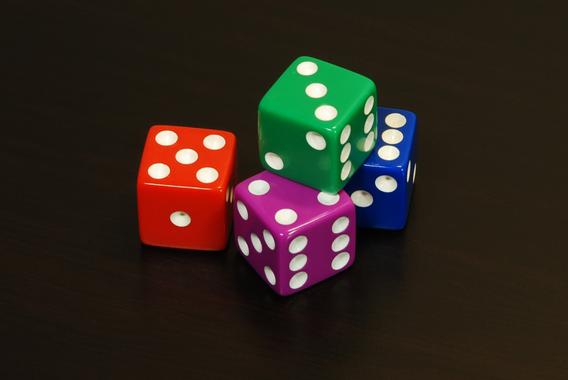 <p>Todos los humanos comparten un sentido de la probabilidad, igual que comparten un sentido del número. / <a href="http://en.wikipedia.org/wiki/File:6sided_dice.jpg" target="_blank">Wikipedia </a></p>