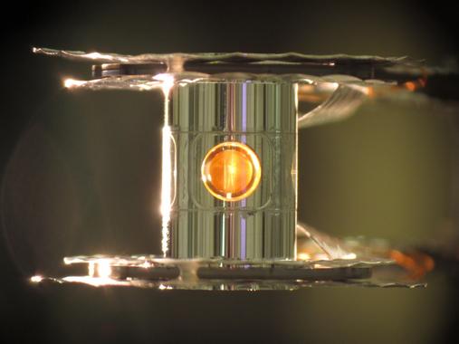 <p>Cápsula en el interior del dispositivo de fusión nuclear. / Dr. Eddie Dewald (LLNL)</p>