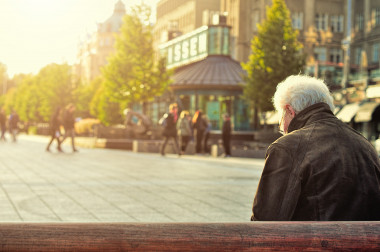 <p>Se espera que en 2050 la proporción de personas de más de 60 años en el mundo se haya duplicado con respecto a la de 2015. / Creative Commons / Photo by Huy Phan</p>