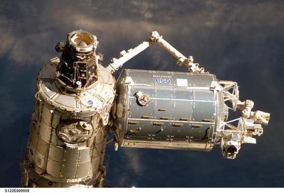 <p>Laboratorio europeo Columbus acoplado a la Estación Espacial Internacional. Foto:ESA.</p>
