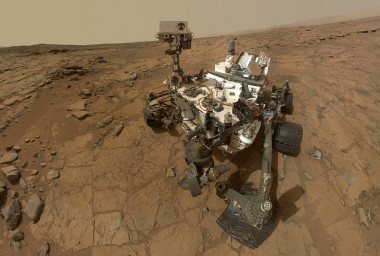 <p>El rover Curiosity en el punto de perforación John Klein, donde se tomaron algunas muestras. / NASA</p>