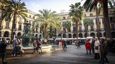 <p>En 2040, España podría tener una mayor expectativa de vida que Japón. / <a href="https://pixabay.com/es/barcelona-cuadrados-espa%C3%B1a-urbana-2371946/" target="_blank">Pixabay</a></p>