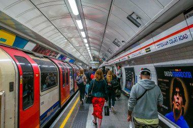 <p>El estudio ha encontrado estafilococos multirresistentes en muestras tomadas en lugares públicos como el metro de Londres. / Pixabay </p>