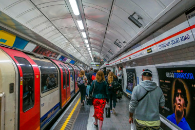 <p>El estudio ha encontrado estafilococos multirresistentes en muestras tomadas en lugares públicos como el metro de Londres. / Pixabay </p>