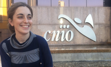 <p>María Salazar (Madrid, 1982) investiga nuevas terapias contra el cáncer. / CNIO</p>