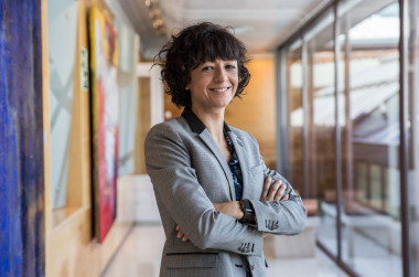 <p>Emmanuelle Charpentier, en la sede de la Fundación BBVA donde recibió en premio Fronteras del Conocimiento el pasado mes de junio. / Olmo Calvo/Sinc</p>