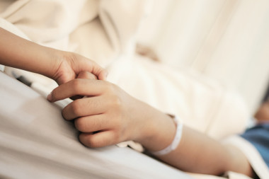 <p>Los cuidados paliativos no solo prestan atención a las cuestiones físicas del final de la vida, sino también a las psicológicas, sociales y espirituales. / Adobe Stock</p>