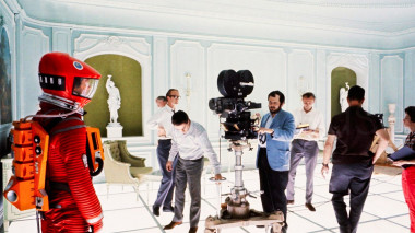 <p>Stanley Kubrick, detrás de la cámara, dirige a Keir Dullea como el astronauta Dave Bowman en la secuencia final de <em>2001: Una odisea del espacio</em>. / © Collection Christophel</p>