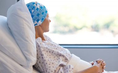<p>Una mujer que ha tenido cáncer en una mama presenta un riesgo más elevado de aparición de un nuevo tumor. / PhotoStock</p>