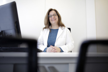 <p>María José Mas en su consulta. / Olmo Calvo, SINC</p>
