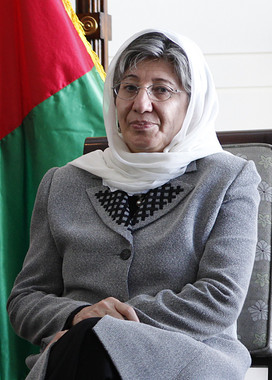 <p><strong>Sima Samar, médica. </strong>Fue la primera mujer de la minoría Hazara<strong> </strong>en obtener el título de medicina. En 1984 tuvo que huir a Pakistán como refugiada con su hijo y allí trabajó en un hospital de la misión del a ONU para los refugiados. Actualmente es la presidente de la Comisión Independiente de Derechos Humanos de Afganistán. (8/9)</p>