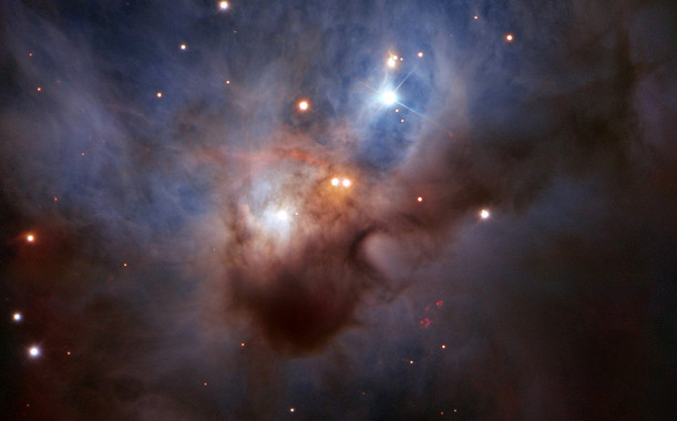 <p>Escondido en uno de los rincones más oscuros de la constelación de Orión, este murciélago cósmico, a dos mil años luz de distancia, extiende sus nebulosas alas a través del espacio interestelar. / ESO</p>