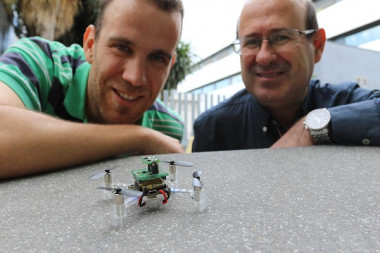 <p/>Los investigadores Javier BurguÃ©s y Santiago Marco, de la Facultad de FÃ­sica de la Universidad de Barcelona y del Instituto de BioingenierÃ­a de CataluÃ±a (IBEC). / UB-IBEC” style=”” /><span style=