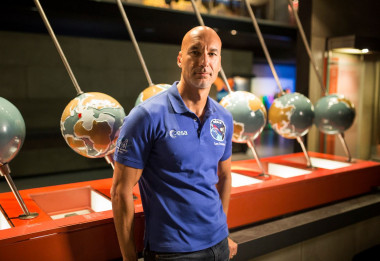 <p>Luca Parmitano durante su visita esta semana al CosmoCaixa de Barcelona. / SINC.</p>