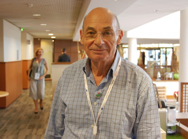 <p>Julian Kinderlerer durante su visita al congreso ESOF en Toulouse. / SINC</p>