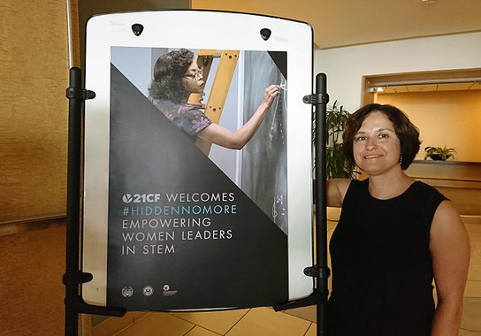 <p>El programa <em>HiddenNoMore: Empowering Women Leaders in STEM</em>, en el que ha participado la investigadora Lola Martínez del CNIO, está inspirado en la película Figuras Ocultas. / Foto cortesía de la investigadora</p>