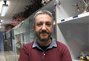 <p>El físico Lucian Covaci trabaja en el Grupo de Teoría de la Materia Condensada en la Universidad de Amberes. / UAntwerp</p>