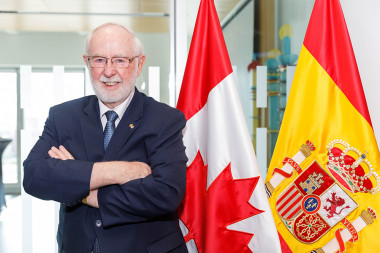 <p>El astrofísico Arthur McDonald durante su visita a la Embajada de Canadá en España. / Álvaro Muñoz/SINC</p>