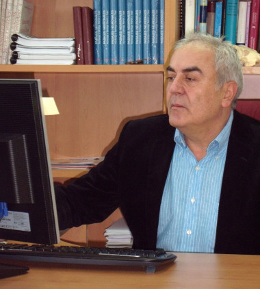 
<!-- START: including template: extension/sinc/design/ezwebin/templates/content/datatype/view/ezxmltags/paragraph.tpl (design:content/datatype/view/ezxmltags/paragraph.tpl) -->
<p>Javier de Felipe en su despacho de trabajo. Foto. SINC.</p>
<!-- STOP: including template: extension/sinc/design/ezwebin/templates/content/datatype/view/ezxmltags/paragraph.tpl (design:content/datatype/view/ezxmltags/paragraph.tpl) -->

