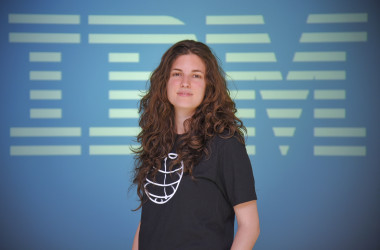 <p>La física Alba Cervera en la sede de IBM, en Madrid. / Fernando Núñez / IBM</p>