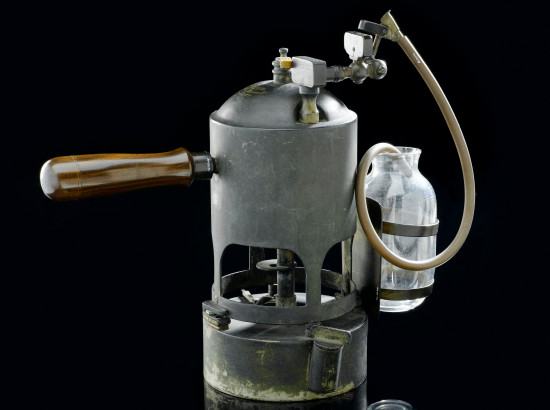2 Spray de vapor carbónico utilizado por Joseph Lister, Inglaterra, 1866