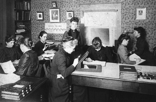 Astronomer_Edward_Charles_Pickering's_Harvard_computers_Harvard College Observatory