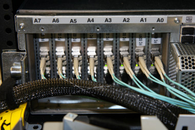 <p>IBM y las politécnicas de Lausana y Zúrich están desarrollando un tipo de memoria híbrida para superordenadores que combina flash y DRAM, que integrará 128 TB de memoria flash con 64 TB de DRAM. / IBM Research.</p>