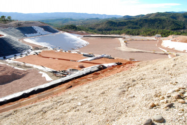 <p>Vista del vertedero donde se depositan los residuos descontaminados. / SINC</p>
