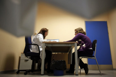 <p>Las mujeres viven más años pero con peores expectativas de salud</p>