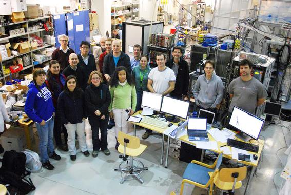 <p>Investigadores del Instituto de Física Corpuscular junto al detector DTAS de la instalación finlandesa para física nuclear IGISOL-IV. / Grupo de Espectroscopía Gamma y Neutrones-IFIC.</p>