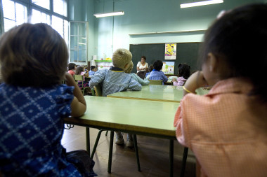 <p>Un 69% de los estudiantes (de primaria) regresan a casa tres o más días a la semana después de las 9 de la noche o se acuestan al menos cuatro días semanales después de las 11 de la noche. Imagen: SINC.</p>