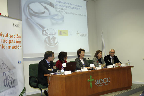 <p>De izquieda a derecha, Antoni Castells, Margarita Blázquez, Isabel Oriol, Laticia Moral y E. Quintero. Foto: AECC.</p>