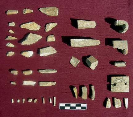<p>Piezas de marfil halladas en un yacimiento en Valencina de la Concepción (Sevilla). /UAM</p>