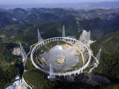 <p>Evacúan a 9.000 residentes para construir el radiotelescopio chino FAST</p>