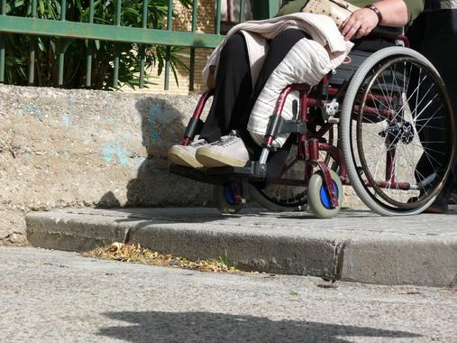 <p>El cuidado de terceros es una de las labores más presentes en la lista de trabajos no remunerados. Imagen: MafaldaQ</p>