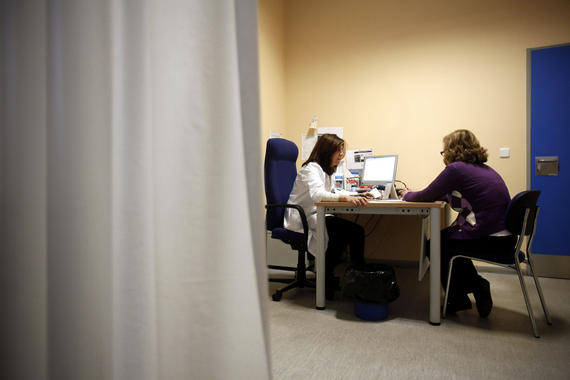 <p>Conocer los factores relacionados con la fatiga tras el tratamiento de un cáncer de mama ayuda en la rehabilitación de los supervivientes. SINC/OC.</p>
