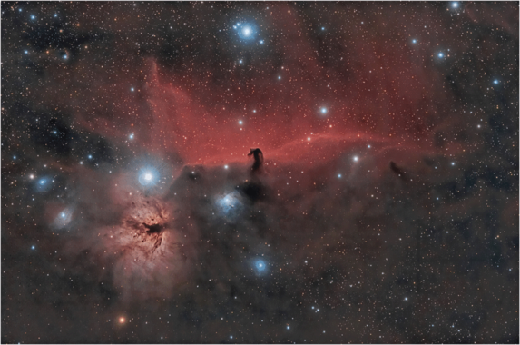 <p>Oeste del Cinturón de Orión, con sigma Orionis (estrella brillante azulada arriba en el centro). Imagen: Raúl Alcaraz Gómez, Mollet del Vallès et al.</p>