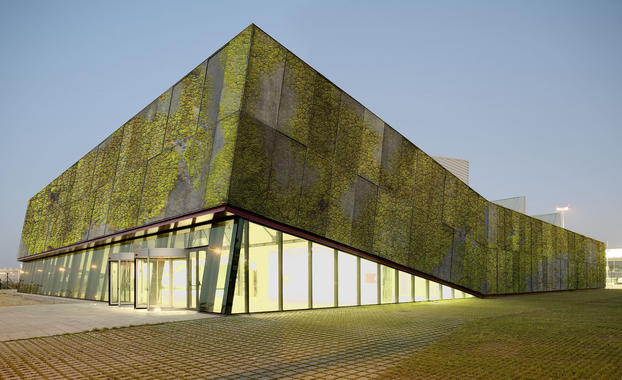 <p>Simulación de fachada vegetal en el Centro cultural aeronáutico de el Prat de Llobregat. Imagen: UPC.</p>