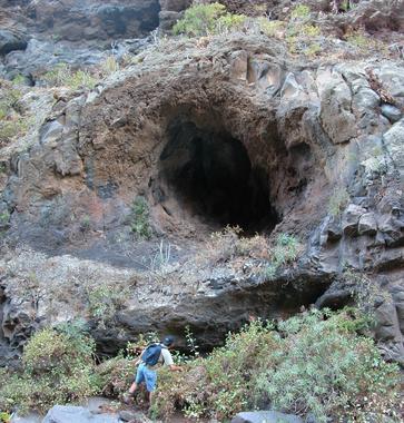 <p>Tubo formado en la colada de lava de la erupción más antigua del Holoceno en Gran Canaria, El Draguillo, en el este de la isla, en la localidad de Teide.</p>