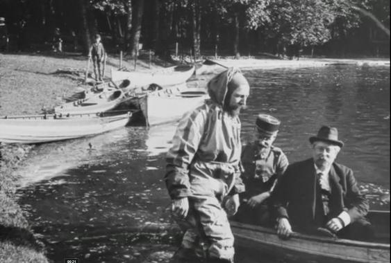 <p>El ejército francés inventó este traje –de dudosa eficacia– que hacía que su portador no se hundiera en el agua. / www.europeana1914-1918.eu</p>
