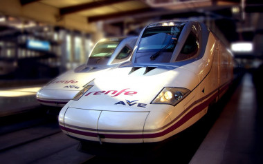 <p>AVE high-speed trains. / <a href="https://www.flickr.com/photos/mikelo/371016362" target="_blank">Mikel Ortega</a></p>