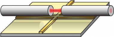 <p>La cavidad se forma al enfrentar dos fibras ópticas cuyos extremos actúan como espejos. En medio se sitúa el átomo a medir. Imagen: Laboratorio Kastler-Brossel.</p>