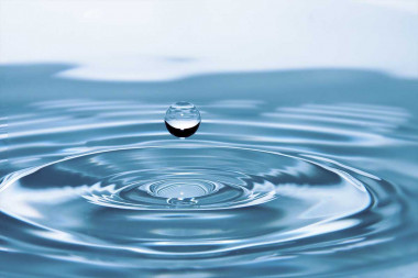 <p>La estructura de las células solares orgánicas expuestas a agua aparecen barreras energéticas que empeoran la respuesta de la corriente. / URJC</p>