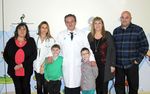 <p>María Isabel Moreno, Susana Redecillas, Alex Curero, Javier Bueno, Álex Gil, Yolanda Burgos e Isidoro Gil. / Hospital Universitario Vall d